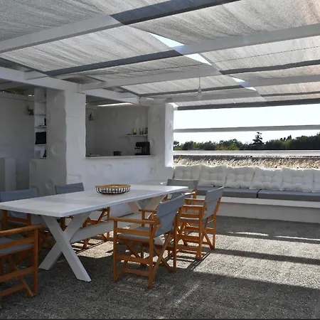 Anna Villa Naousa (Paros)
