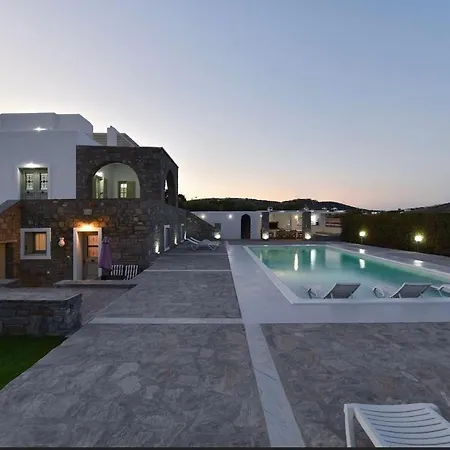 Anna Villa Naousa (Paros)